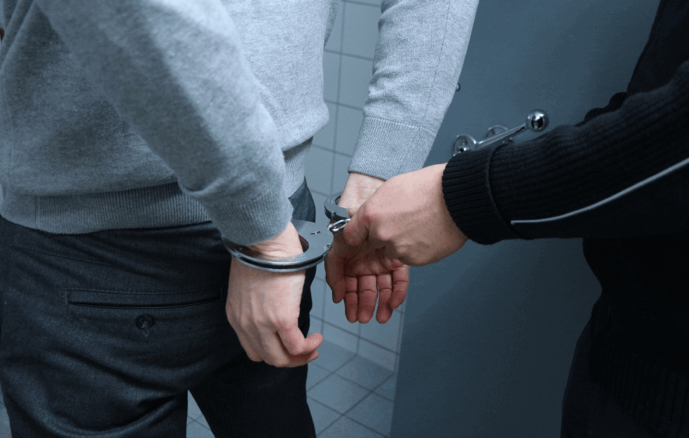 KRAJ DRAME NA <span style='color:red;'><b>KONJARNIK</b></span>U! Policija savladala napadača (FOTO)